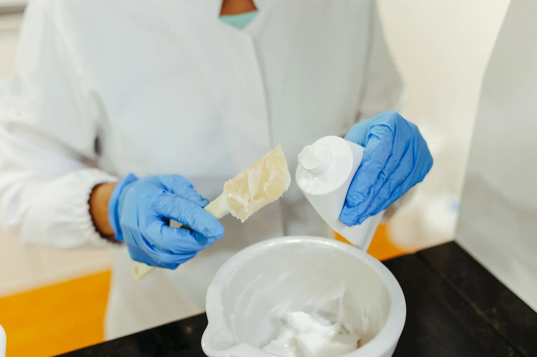 煜隆生物科技冻干粉与精华液产品线对比及适用场景正文配图 1